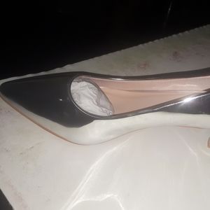 Hi guys I have available sandals intrested text me